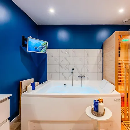 Hyper-centre, Entre Ciel Et Mer, Et Sauna *