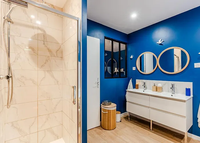 Hyper-centre, Entre Ciel Et Mer, Et Sauna *