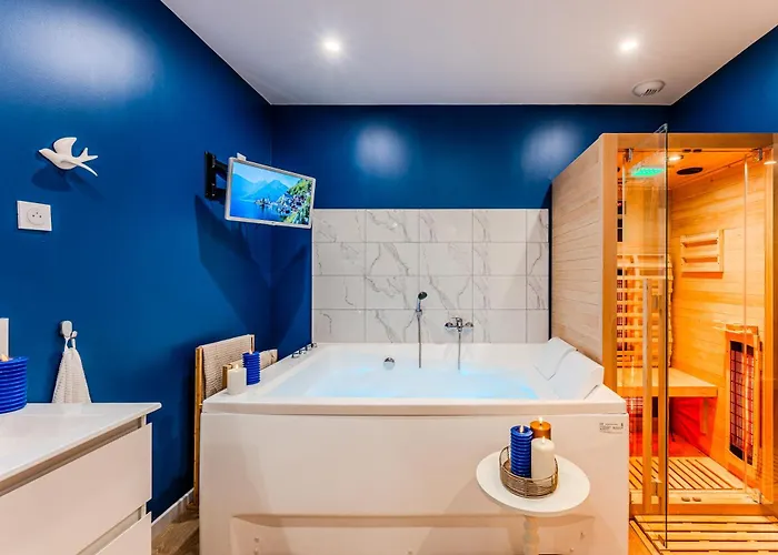 Hyper-centre, Entre Ciel Et Mer, Et Sauna *